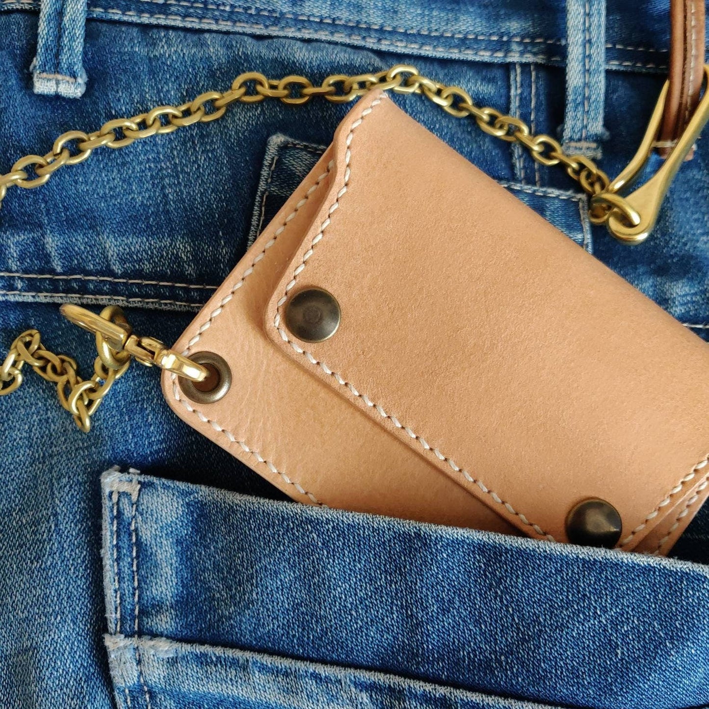 Short Trucker Wallet With A Ring For Chain or Lanyard, Unpainted Veg Tanned Wallet For Rider, Biker or Trucker